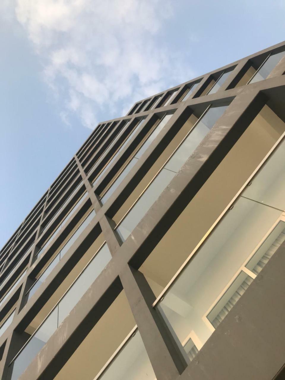 Kent Baywatch Suites Kochi Exterior foto