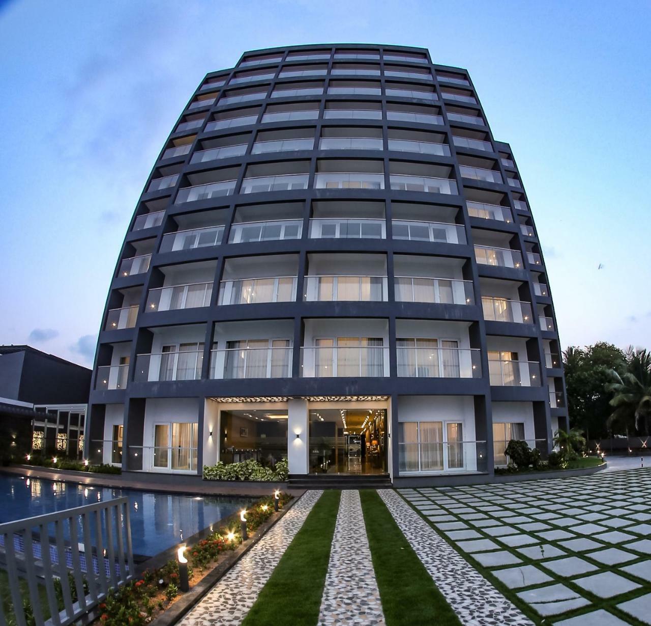 Kent Baywatch Suites Kochi Exterior foto